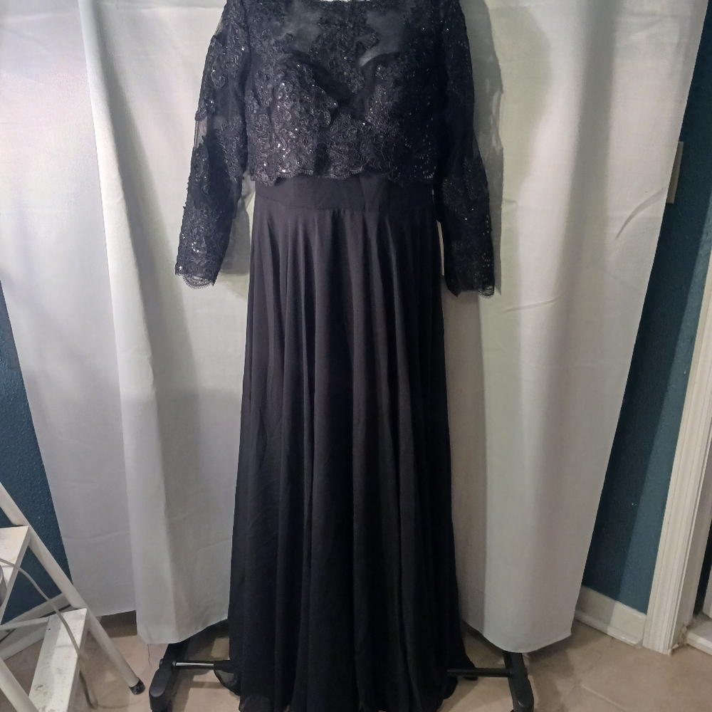 NWT TS COUTURE Elegant Black Embellished Lace Evening Gown Size LT Beautiful!